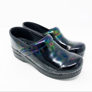 Dansko 38 Clog Black Petrol Patent Iridescent